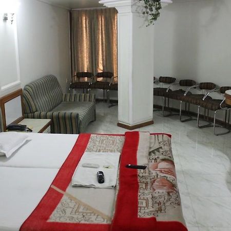 Hotel Unnati Ахмедабад Екстериор снимка