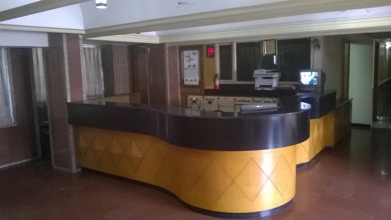 Hotel Unnati Ахмедабад Екстериор снимка